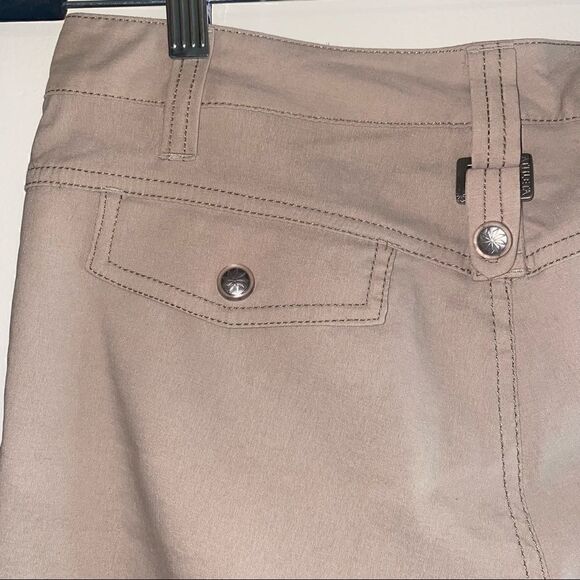 Athleta Dipper Bermuda hiking shorts - Picture 7 of 12